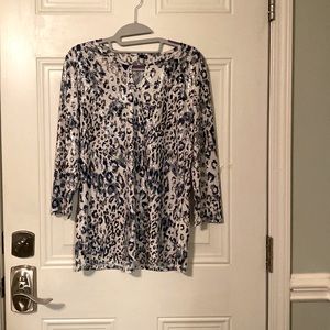 Ladies medium dressy shirt. Excellent condition.